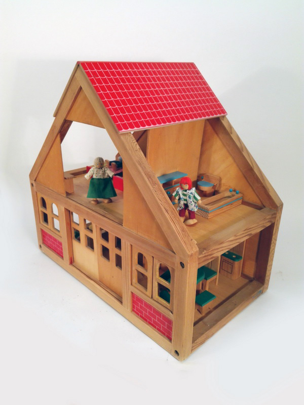 casa muñecos madera 29piezas 58x62x35 1u